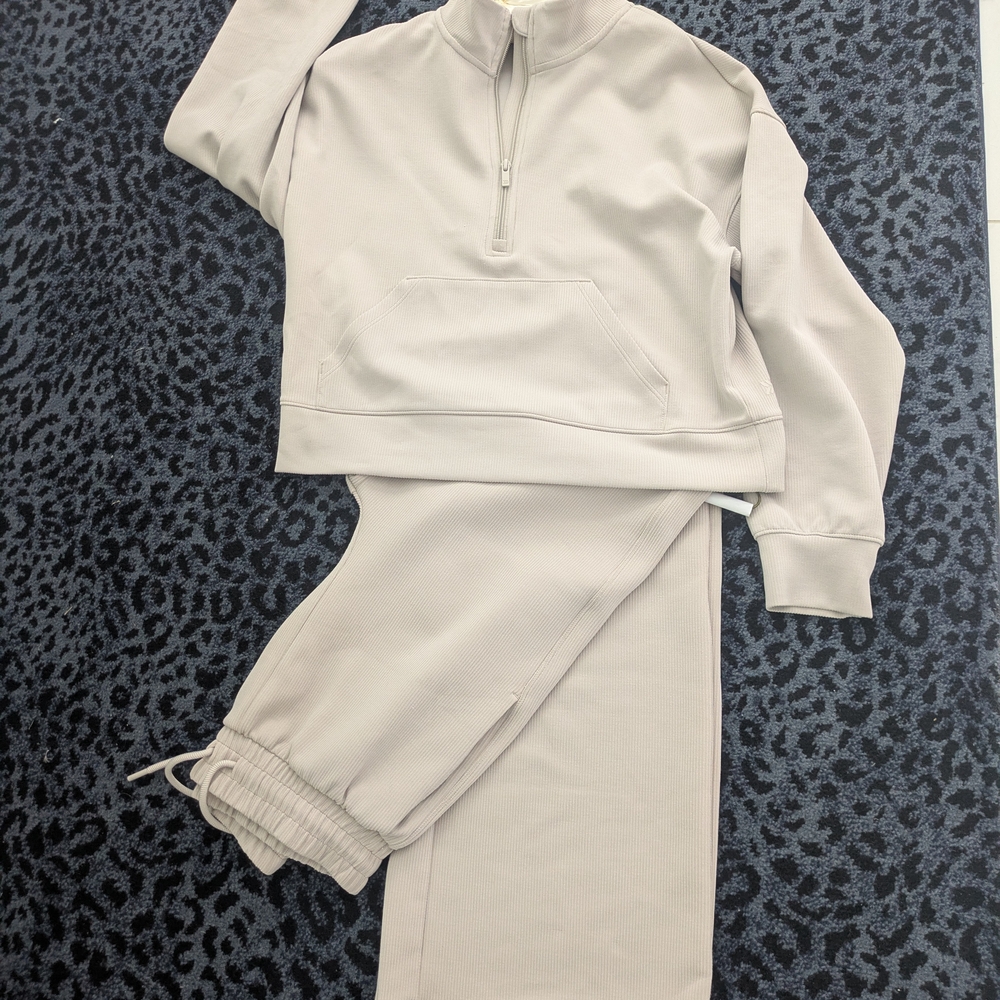 All in Motion Two Pieces Jogger Lounger NWT MEDIUM